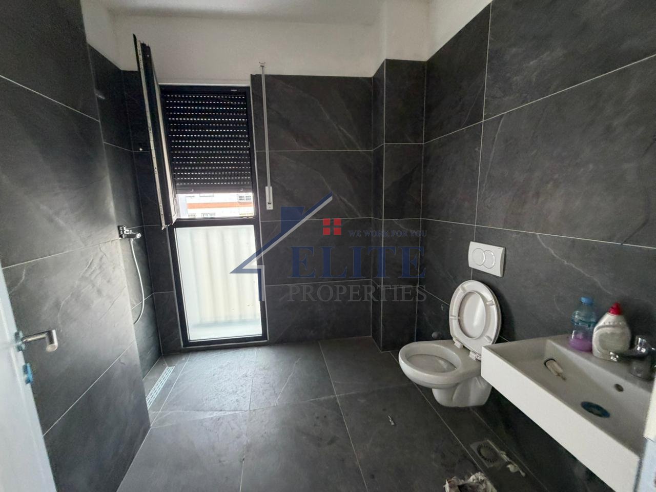 Bulevardi i Ri, apartament 3+1 ne shitje gati per banim