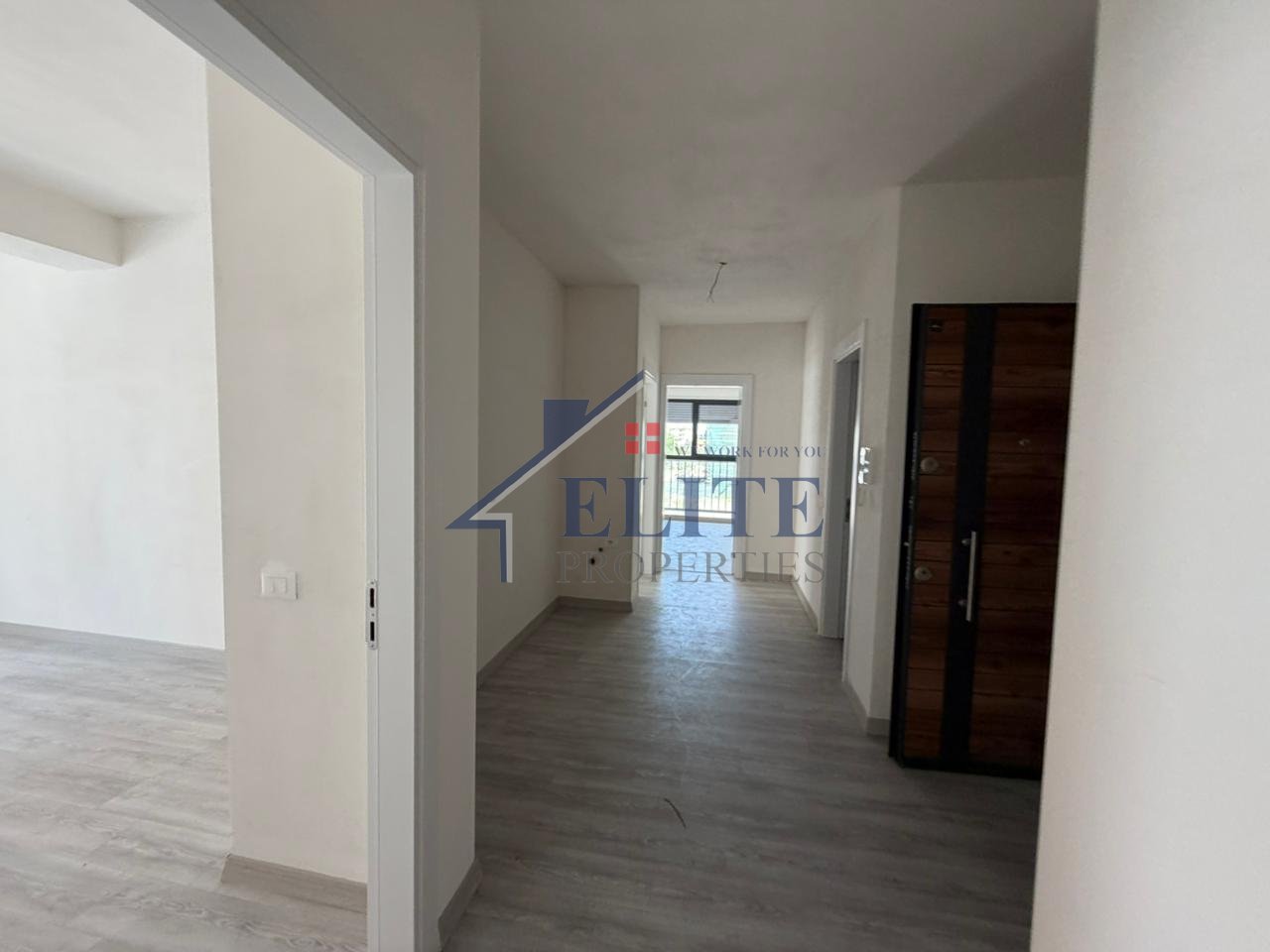 Bulevardi i Ri, apartament 3+1 ne shitje gati per banim