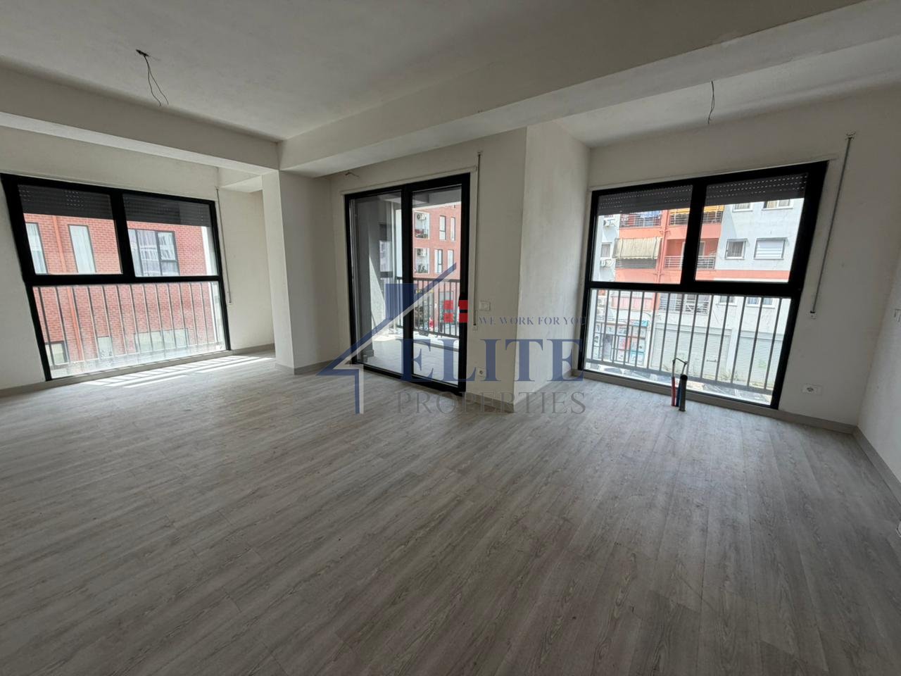 Bulevardi i Ri, apartament 3+1 ne shitje gati per banim