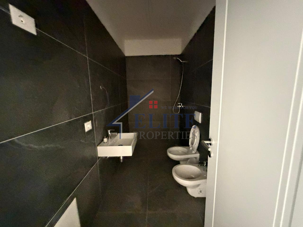 Bulevardi i Ri, apartament 3+1 ne shitje gati per banim