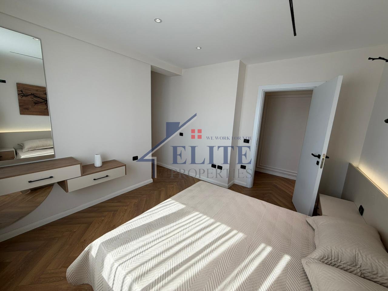 Pallati me "Shigjeta”, përballë Delijorgjit, Bulevardi Bajram Curri, shitet Apartament 2+1