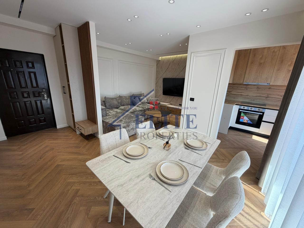 Pallati me "Shigjeta”, përballë Delijorgjit, Bulevardi Bajram Curri, shitet Apartament 2+1