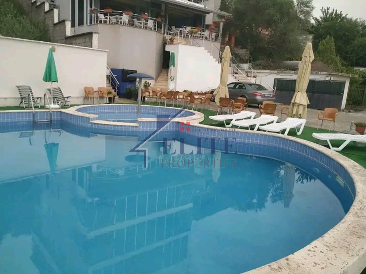 Golem Qender, Shitet Hotel