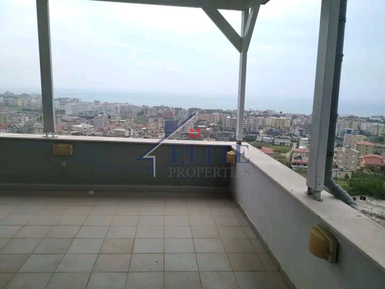 Golem Qender, Shitet Hotel