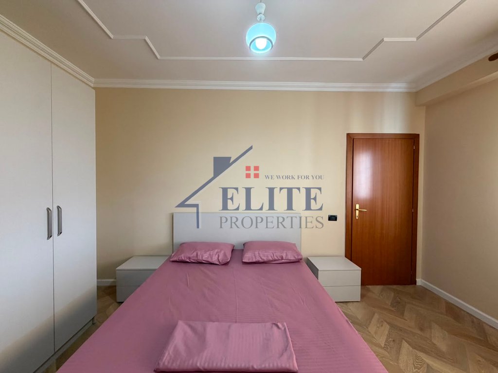 Ish Ekspozita, apartament 4+2 Me Qira