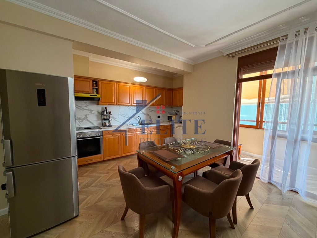 Ish Ekspozita, apartament 4+2 Me Qira