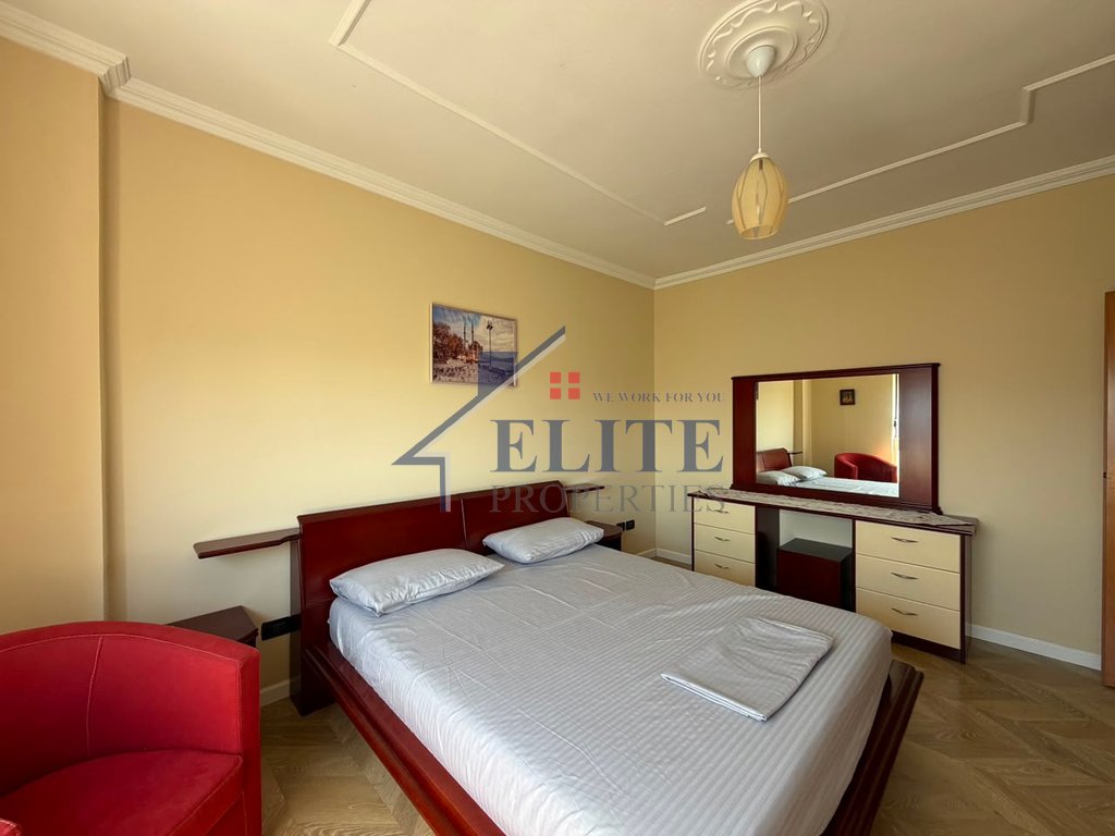 Ish Ekspozita, apartament 4+2 Me Qira
