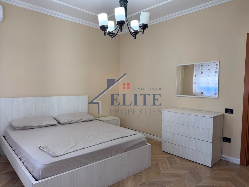 Ish Ekspozita, apartament 4+2 Me Qira