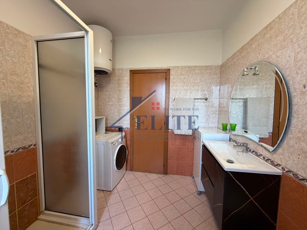 Ish Ekspozita, apartament 4+2 Me Qira