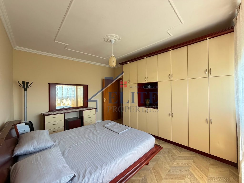 Ish Ekspozita, apartament 4+2 Me Qira