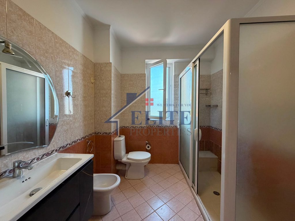 Ish Ekspozita, apartament 4+2 Me Qira