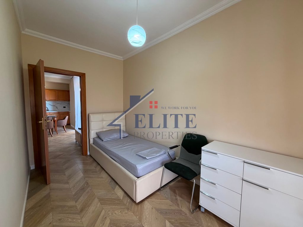 Ish Ekspozita, apartament 4+2 Me Qira