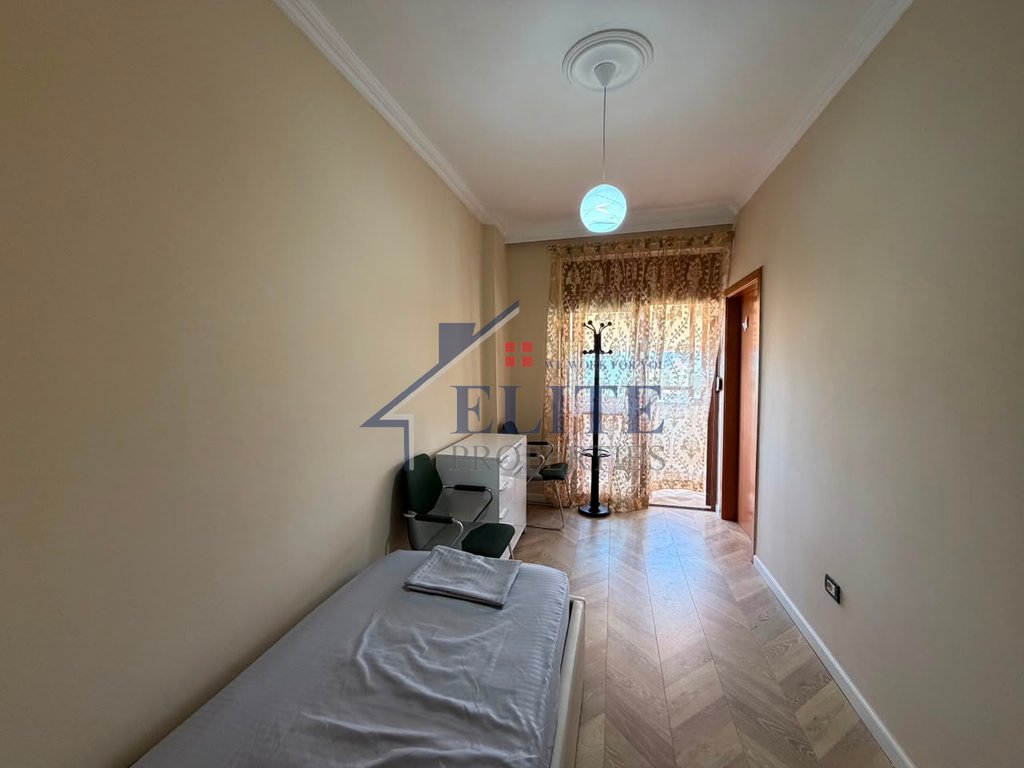 Ish Ekspozita, apartament 4+2 Me Qira