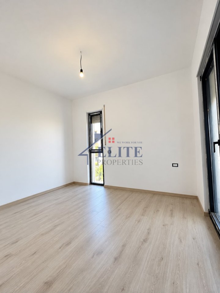 Turquoise Marina – apartament 1+1 + oborr në shitje