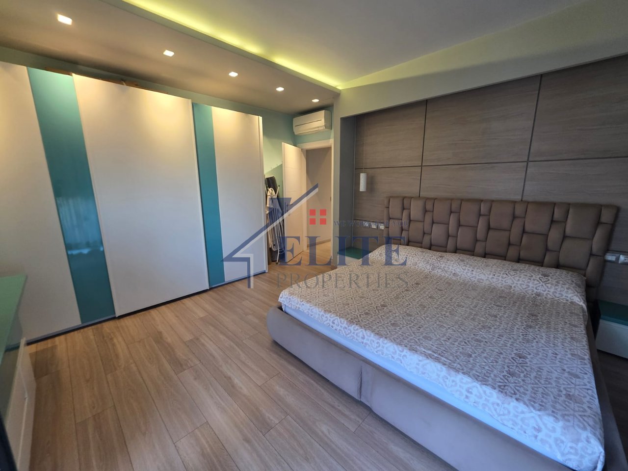 Zogu i Zi, at Ring Center, modern 2+1 apartment for rent