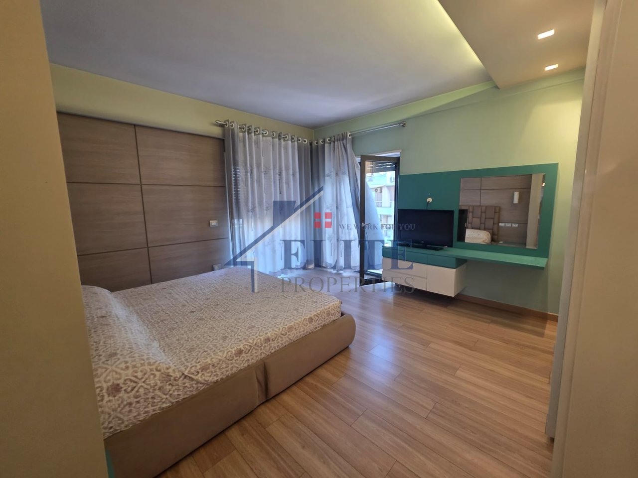 Zogu i Zi, at Ring Center, modern 2+1 apartment for rent