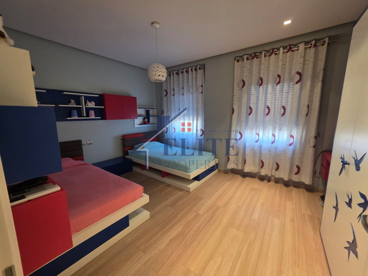 Zogu i Zi, at Ring Center, modern 2+1 apartment for rent