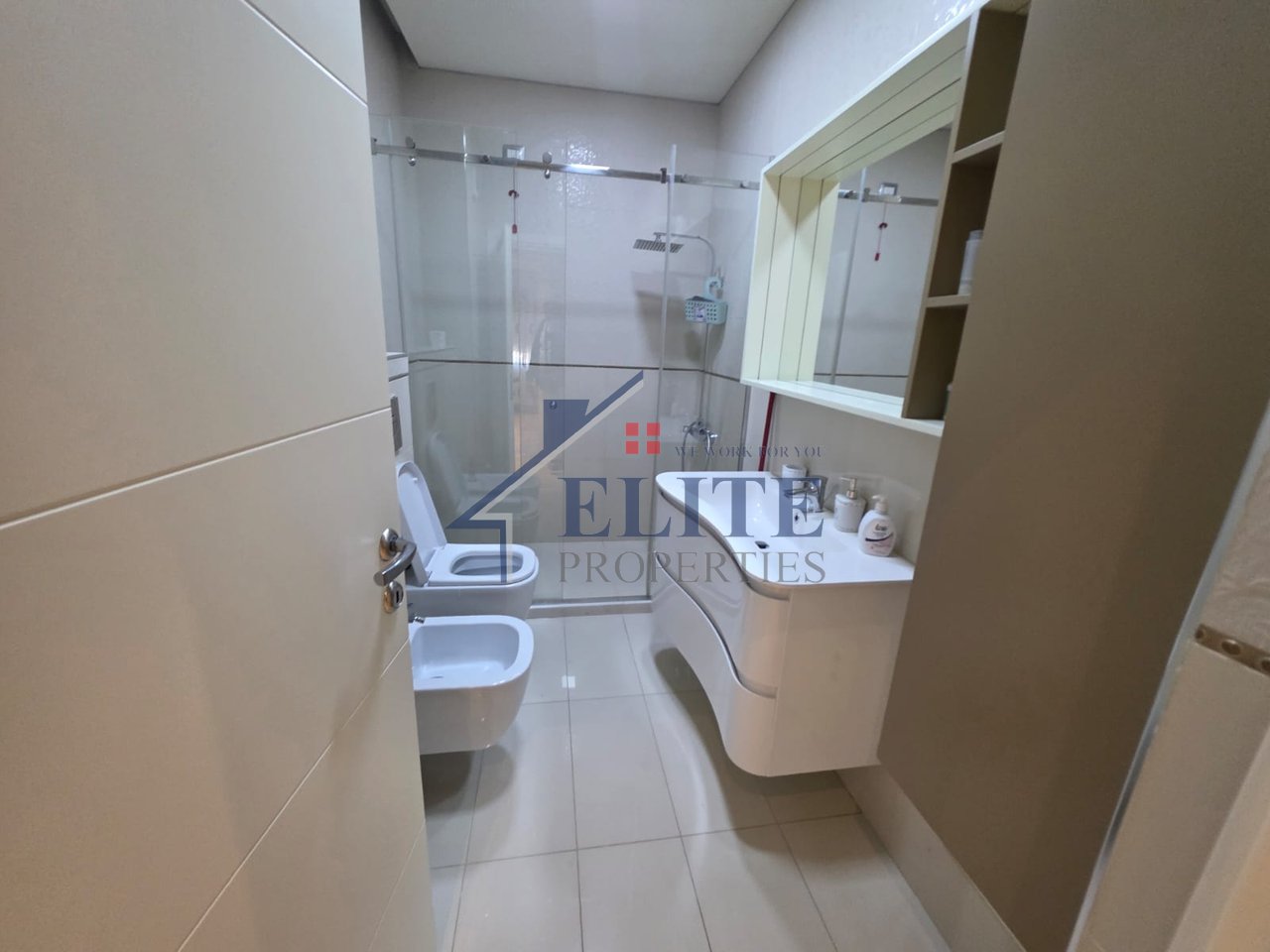 Zogu i Zi, at Ring Center, modern 2+1 apartment for rent