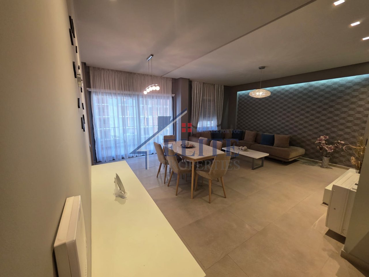 Zogu i Zi, at Ring Center, modern 2+1 apartment for rent