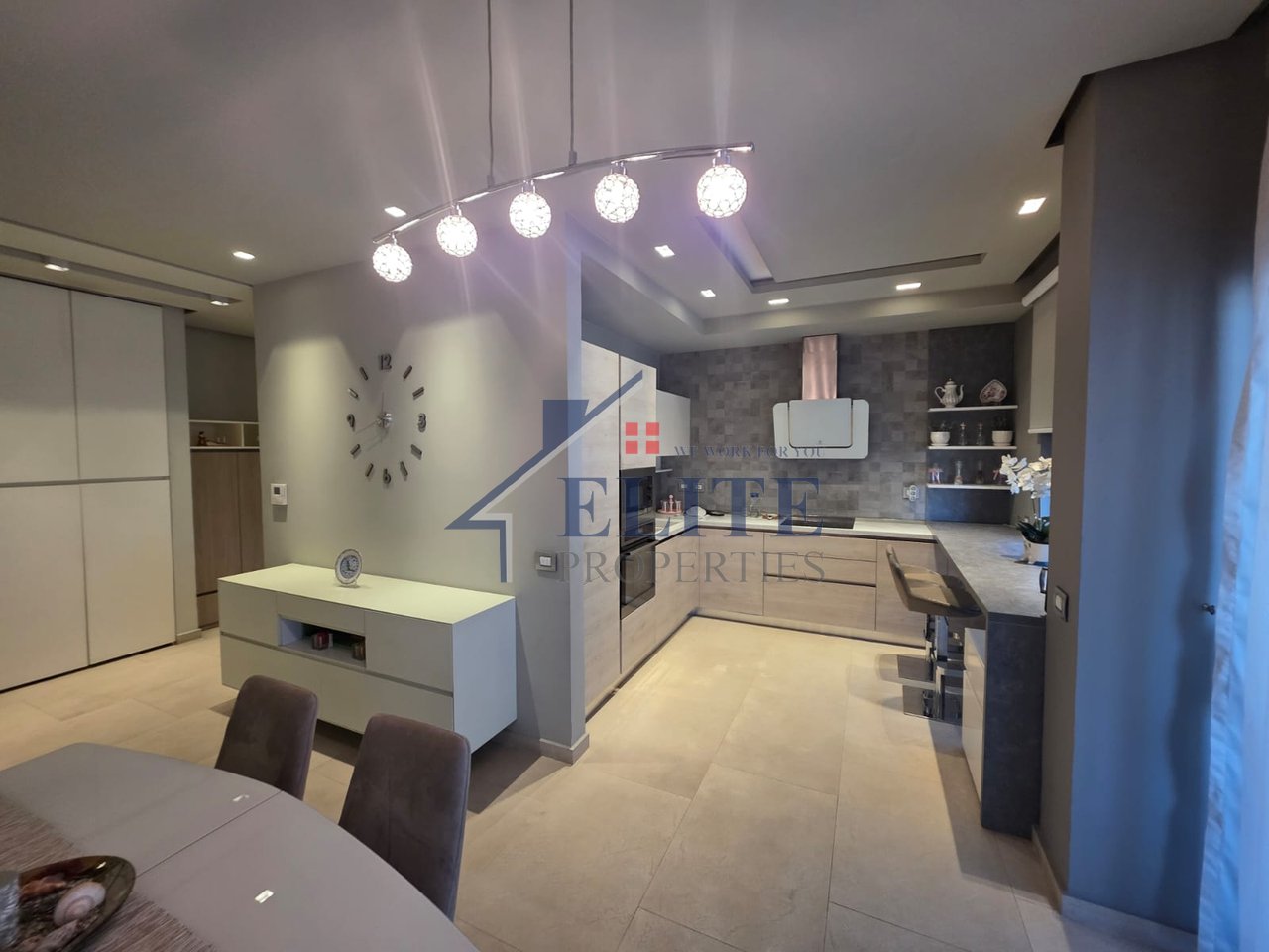 Zogu i Zi, at Ring Center, modern 2+1 apartment for rent