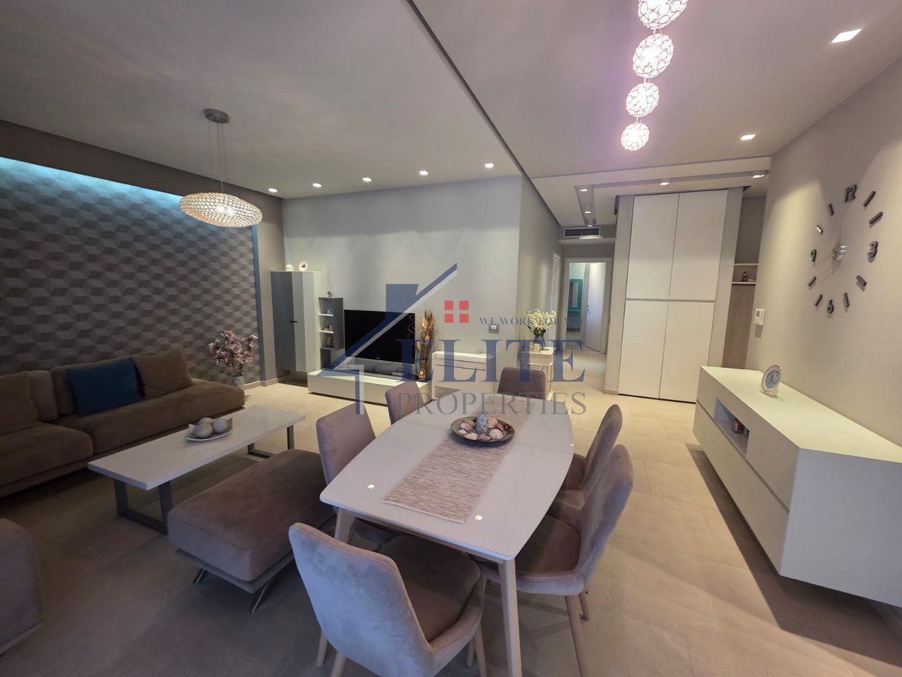 Zogu i Zi, at Ring Center, modern 2+1 apartment for rent
