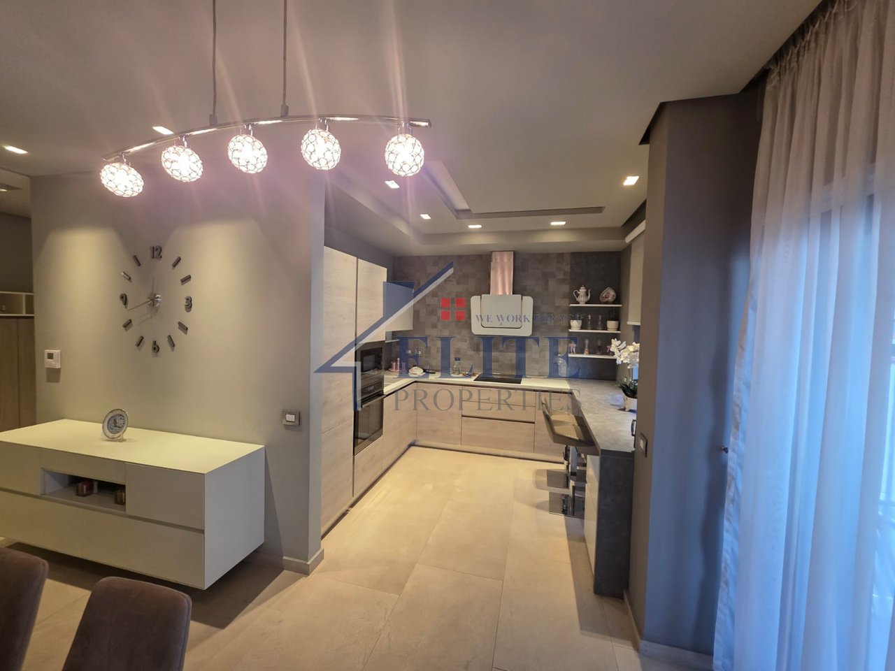 Zogu i Zi, at Ring Center, modern 2+1 apartment for rent
