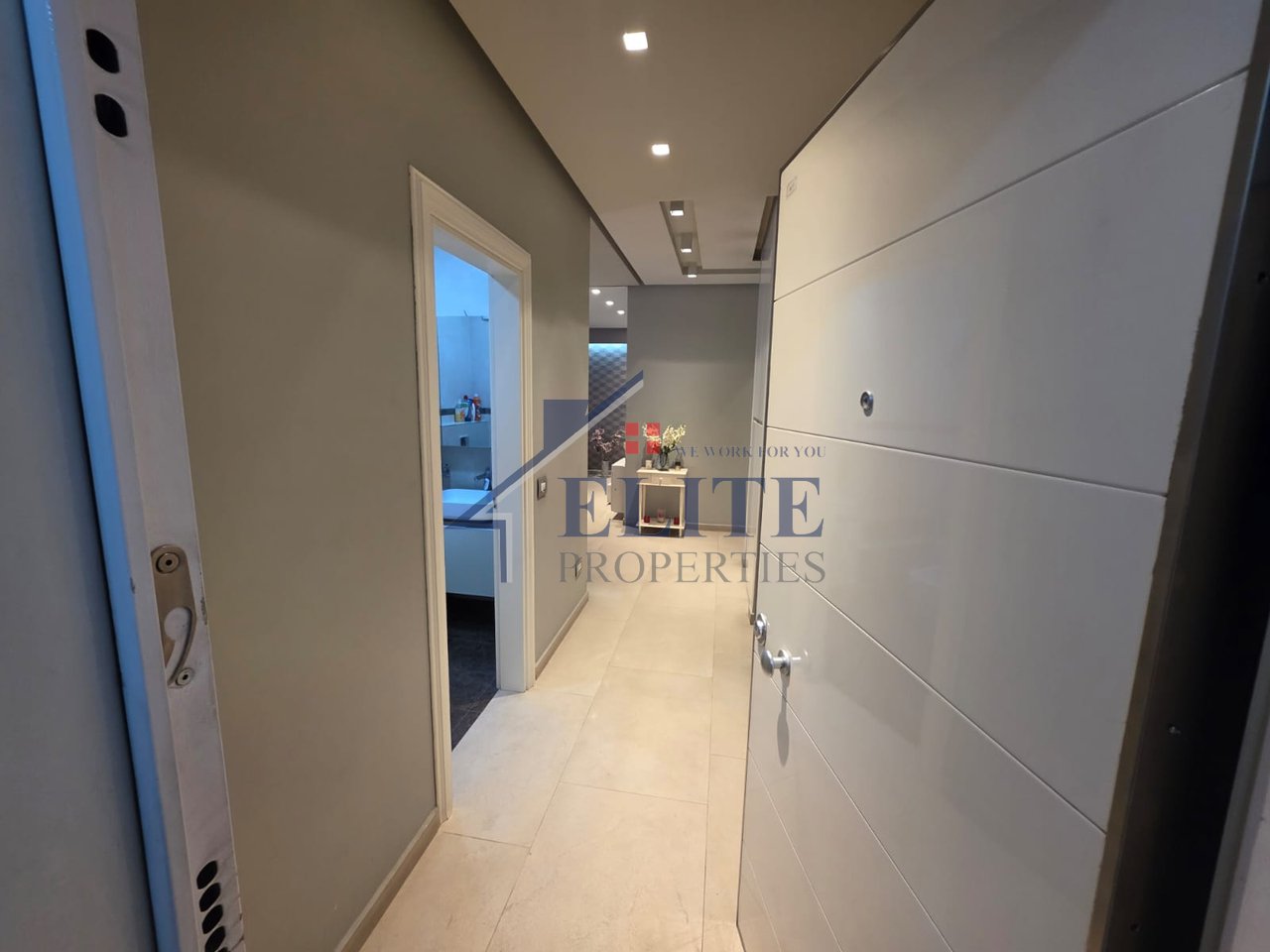 Zogu i Zi, at Ring Center, modern 2+1 apartment for rent