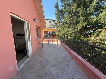 Villa su 3 piani in affitto a Kodren e Priftit
