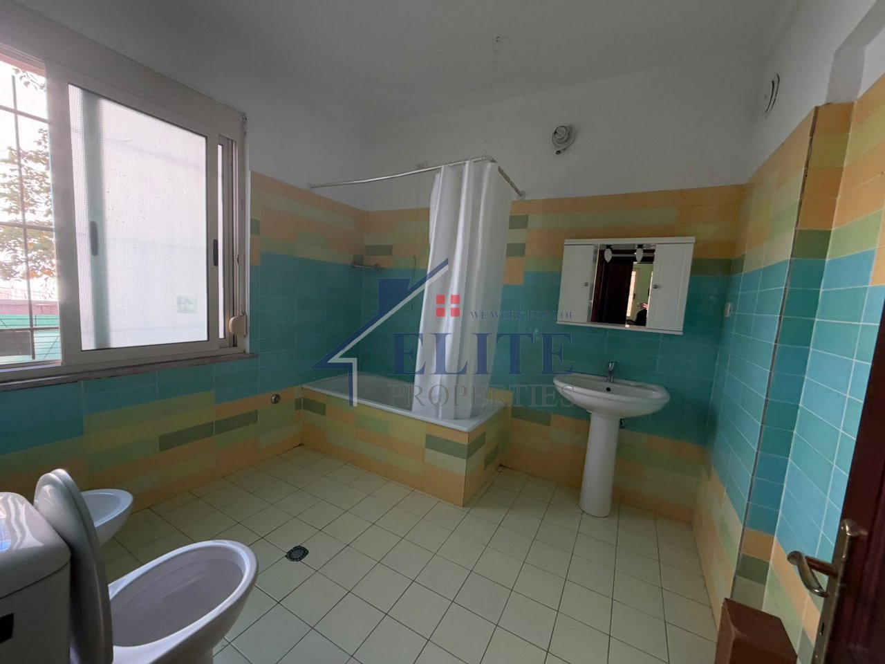 Villa su 3 piani in affitto a Kodren e Priftit