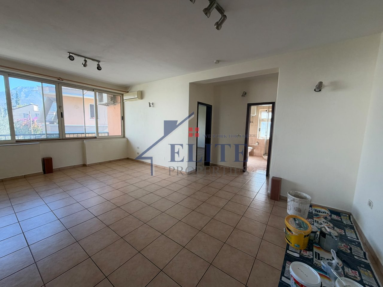 Villa su 3 piani in affitto a Kodren e Priftit
