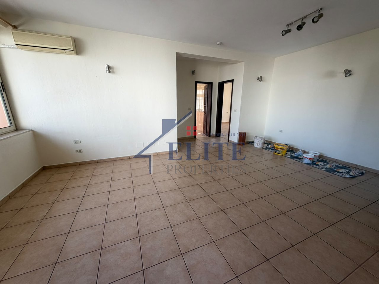 Villa su 3 piani in affitto a Kodren e Priftit