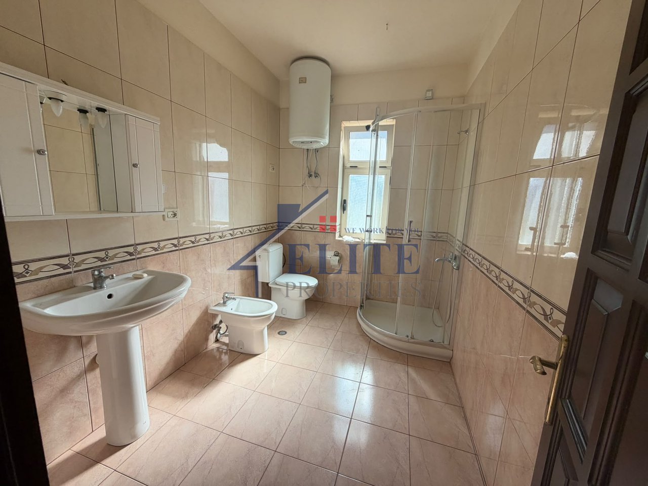 Villa su 3 piani in affitto a Kodren e Priftit