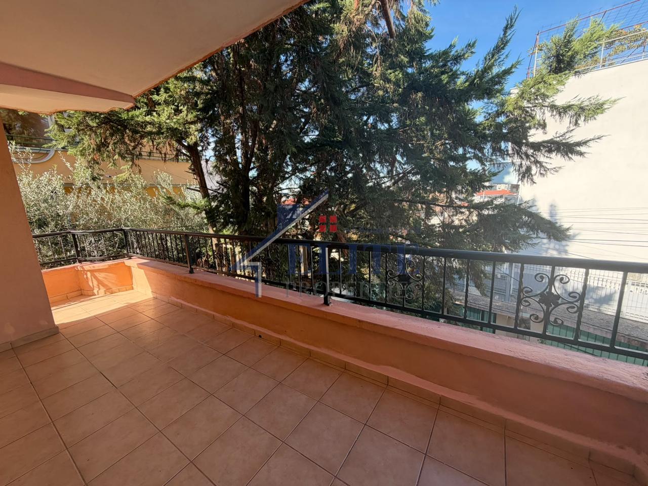 Villa su 3 piani in affitto a Kodren e Priftit