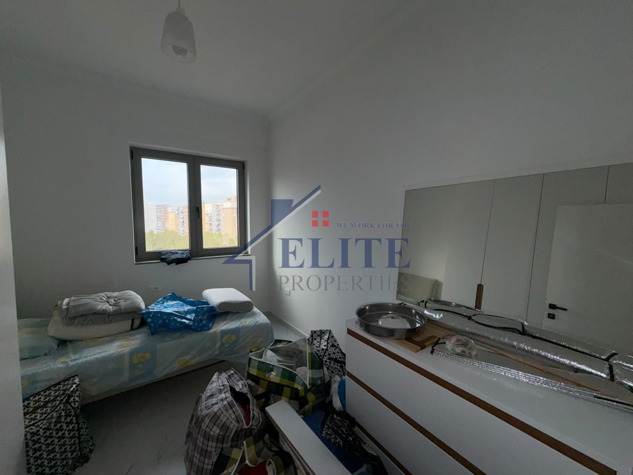 Ish-Fusha e Aviacionit, apartament 3+1 në shitje