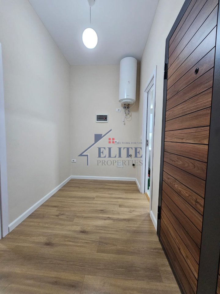 Rruga e Kavajës, apartament 1+1 në shitje - përballë kompleksit Delijorgji