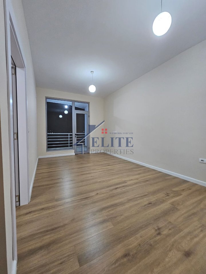 Përballë Delijorgjit, apartament 1+1 në shitje – Rruga e Kavajës