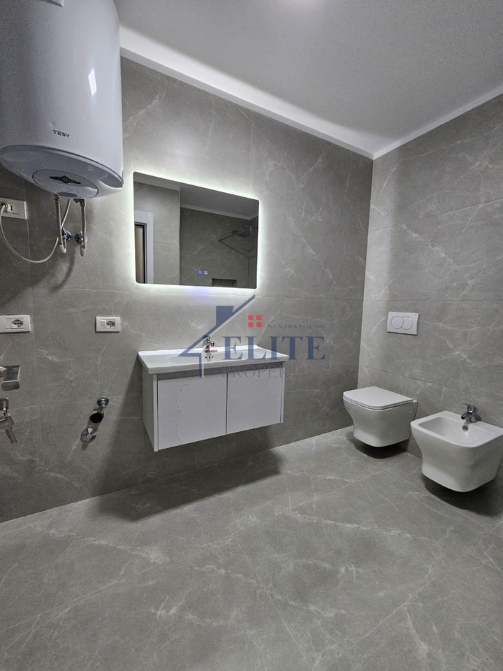 Përballë Delijorgjit, apartament 1+1 në shitje – Rruga e Kavajës