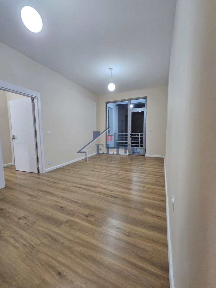 Përballë Delijorgjit, apartament 1+1 në shitje – Rruga e Kavajës