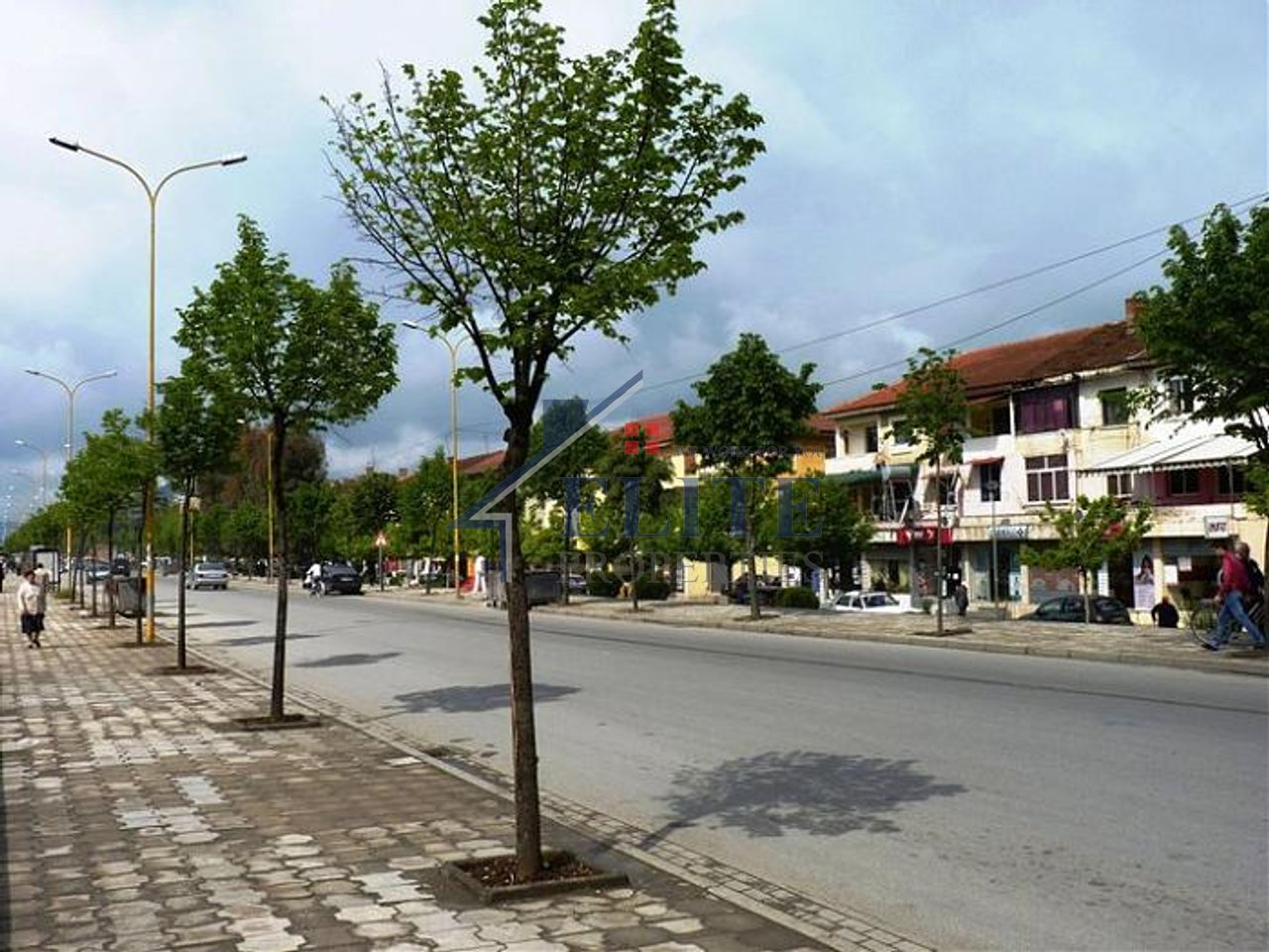 Kombinat, magazinë me qira –Fabrika e Qelqit