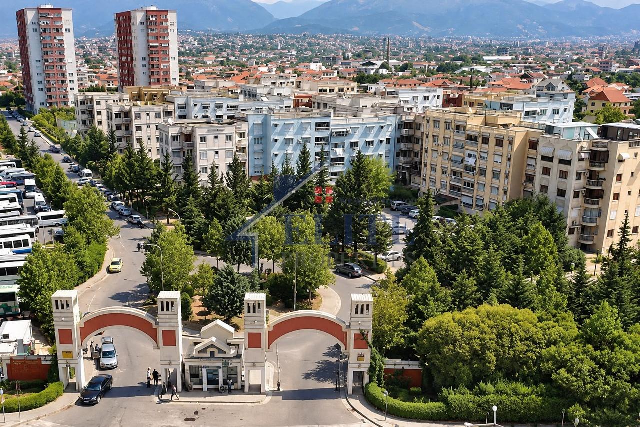 Pallatet e Verdha, dyqan me qira pranë Terminalit të Autobusëve