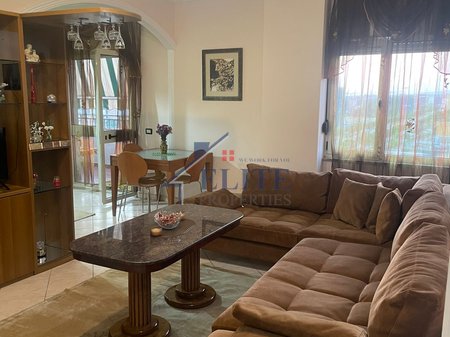 Stacioni i Trenit, Tiranë – jepet apartament 2+1 me qira