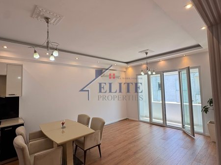 Kopshti Zoologjik, apartament 2+1+2 në shitje