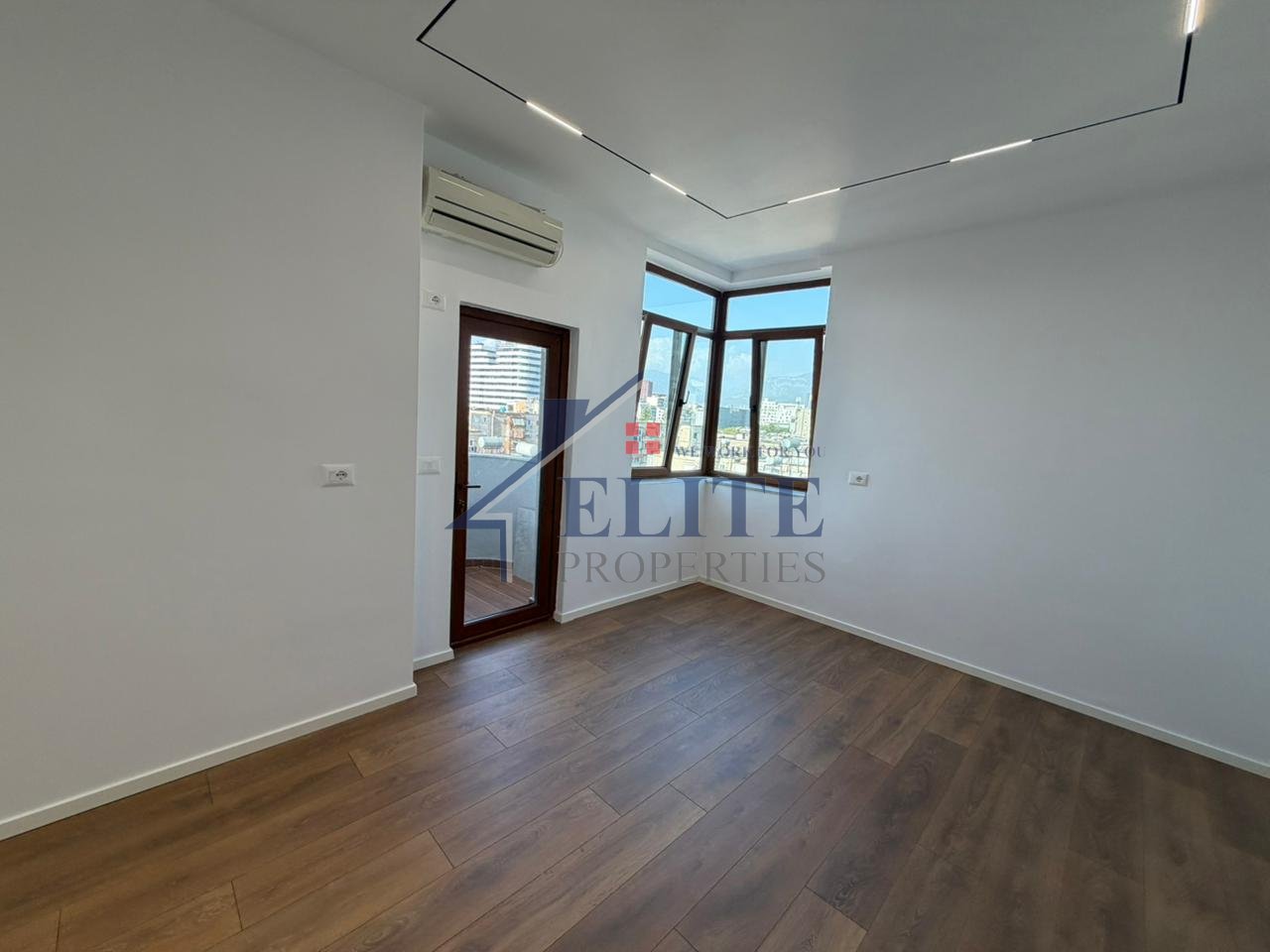 Ish-Stacioni i Fundit  i Tiranës së Re, apartament 1+1 në shitje