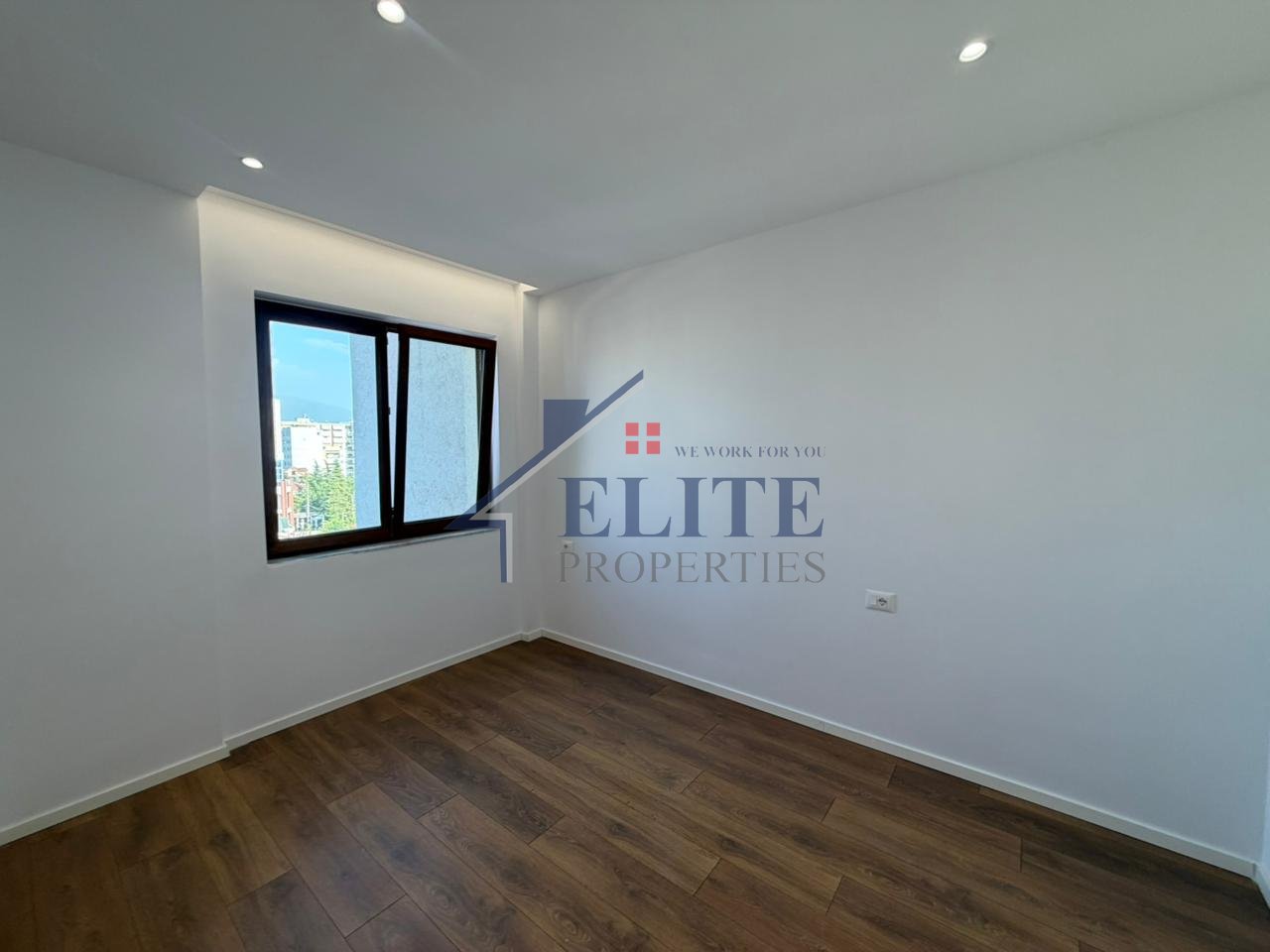 Ish-Stacioni i Fundit  i Tiranës së Re, apartament 1+1 në shitje