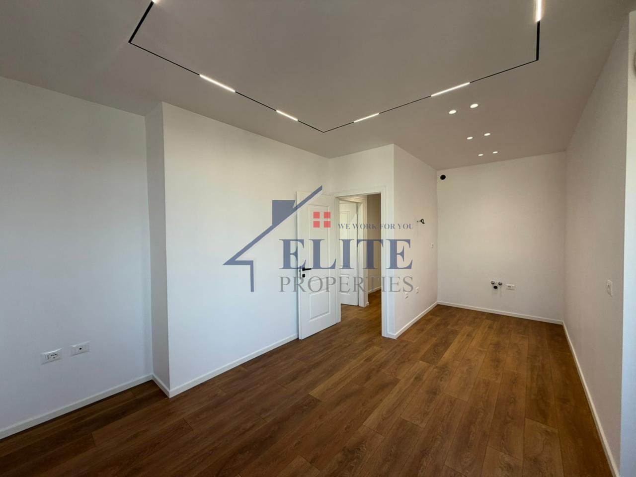Ish-Stacioni i Fundit  i Tiranës së Re, apartament 1+1 në shitje