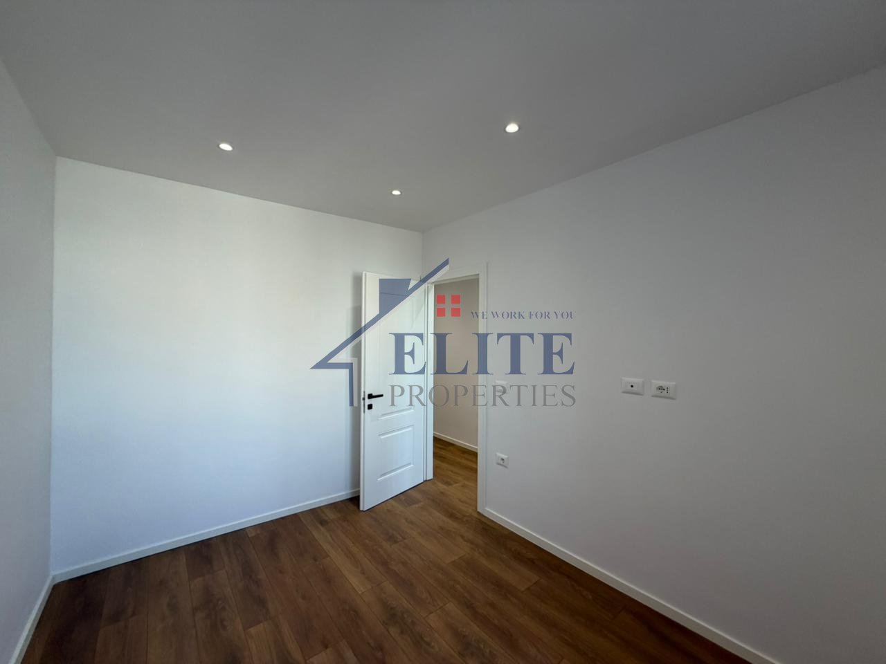 Ish-Stacioni i Fundit  i Tiranës së Re, apartament 1+1 në shitje