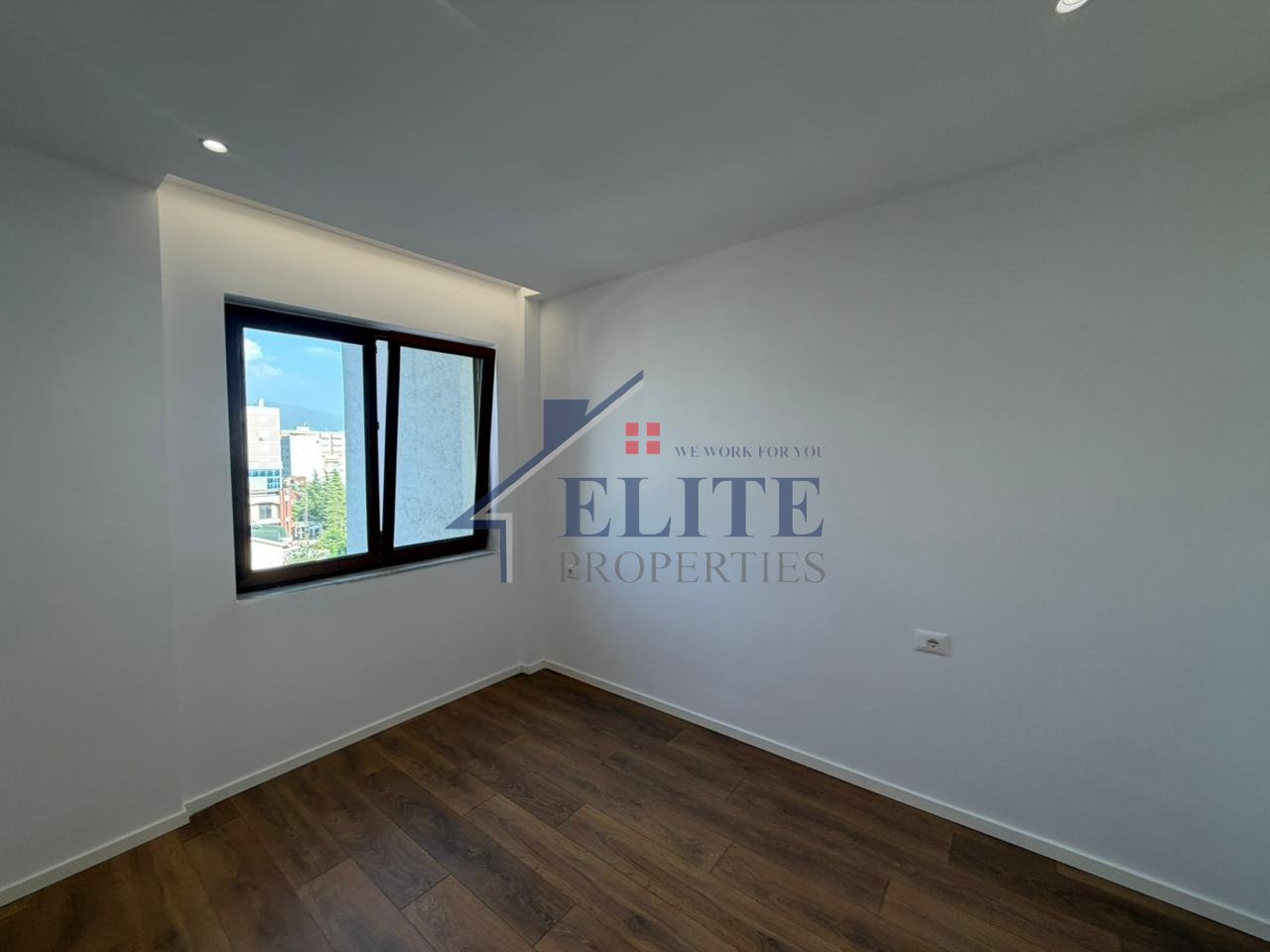 Ish-Stacioni i Fundit  i Tiranës së Re, apartament 1+1 në shitje