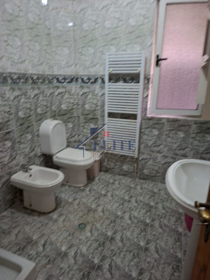 Prane Qendres Kristal, apartament 2+1 me qira