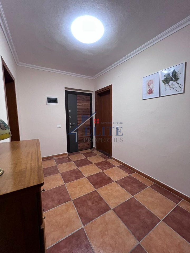 Via Pjeter Budi, appartamento 2+1 in affitto