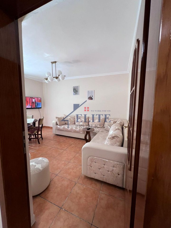 Via Pjeter Budi, appartamento 2+1 in affitto
